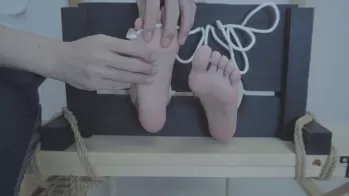 【LYB176】美少女玉足捆住脚枷挠痒TK